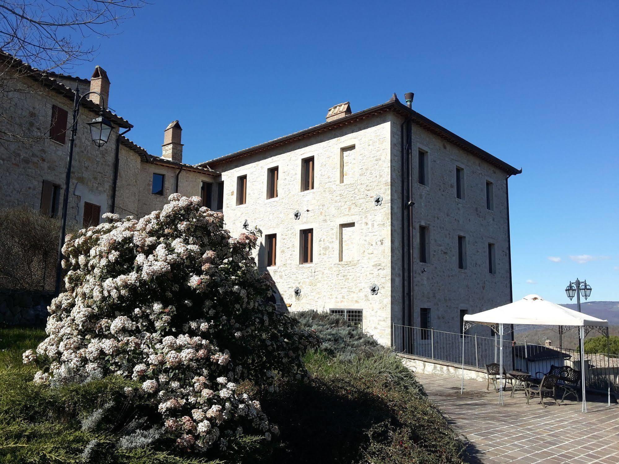 Castello Izzalini Todi Resort Esterno foto